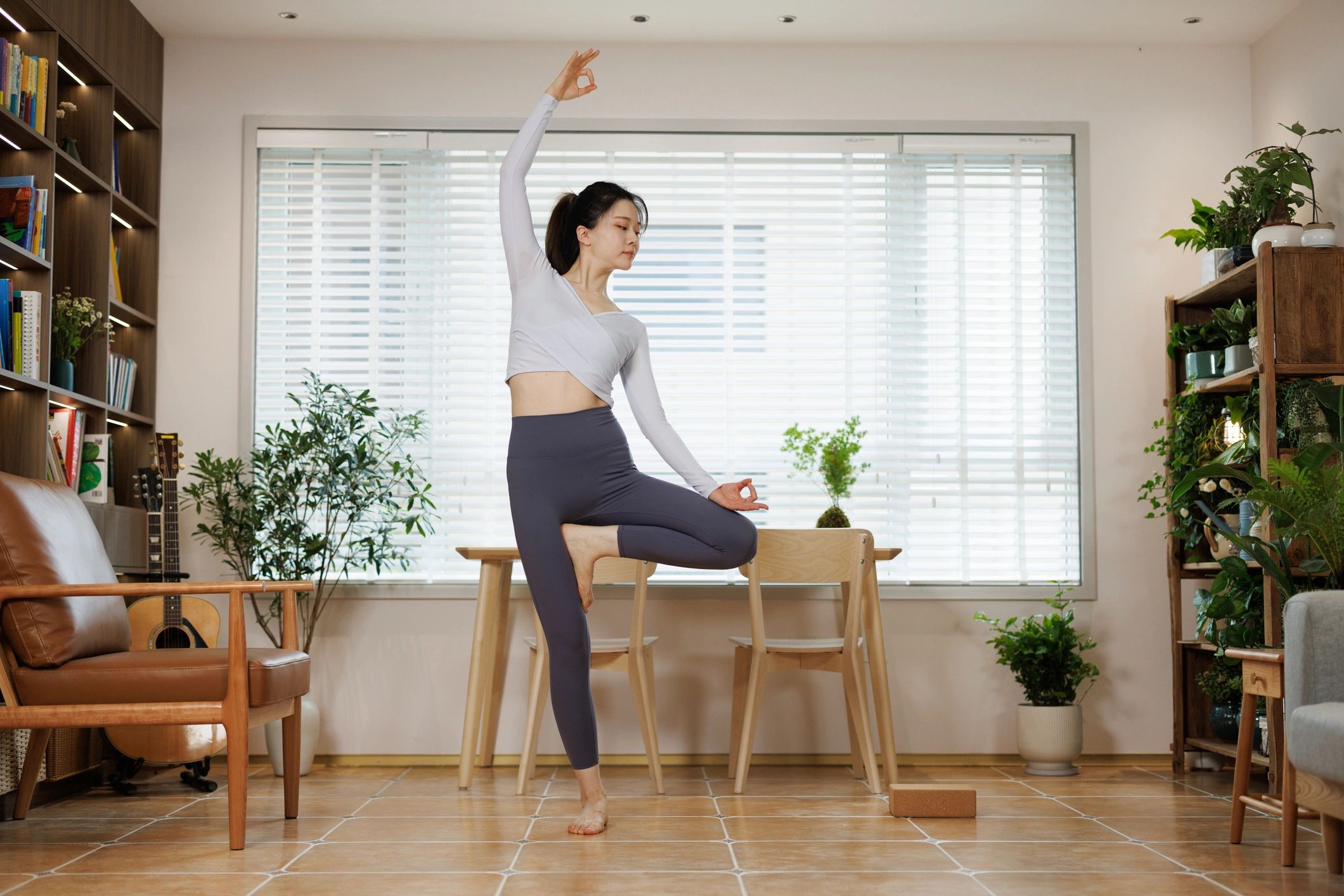 How to Get Ready for Pilates: What to Wear, Bring, Eat, and Expect